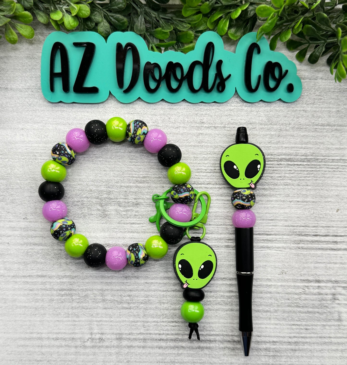Out of This World Set Wristlet & Pen Set