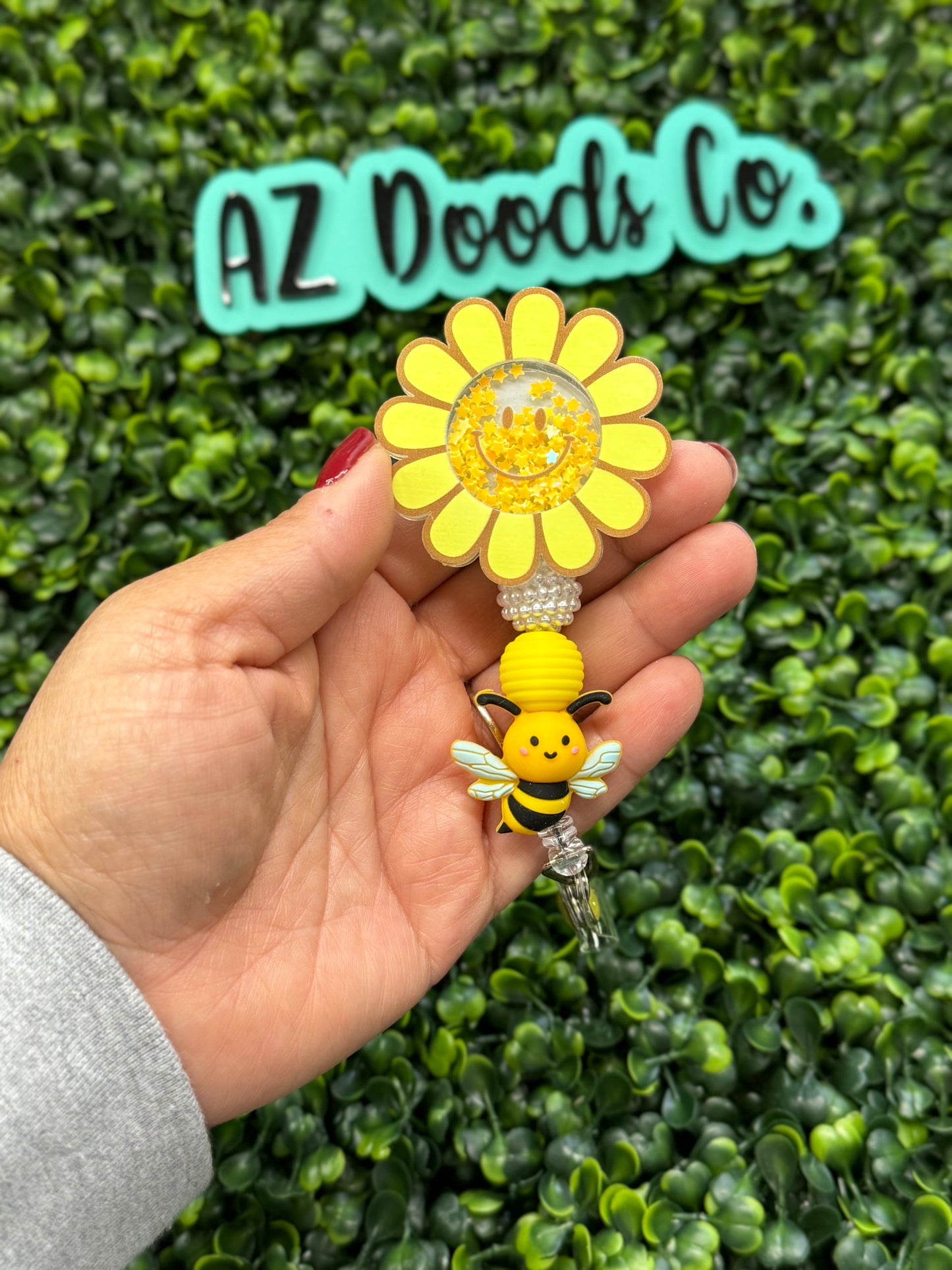 Bee-utiful Sunshine Shaker Beaded Badge Reel